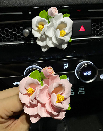 2个装车内空调出风口装饰车载香薰摆件摆件山茶花车载香薰